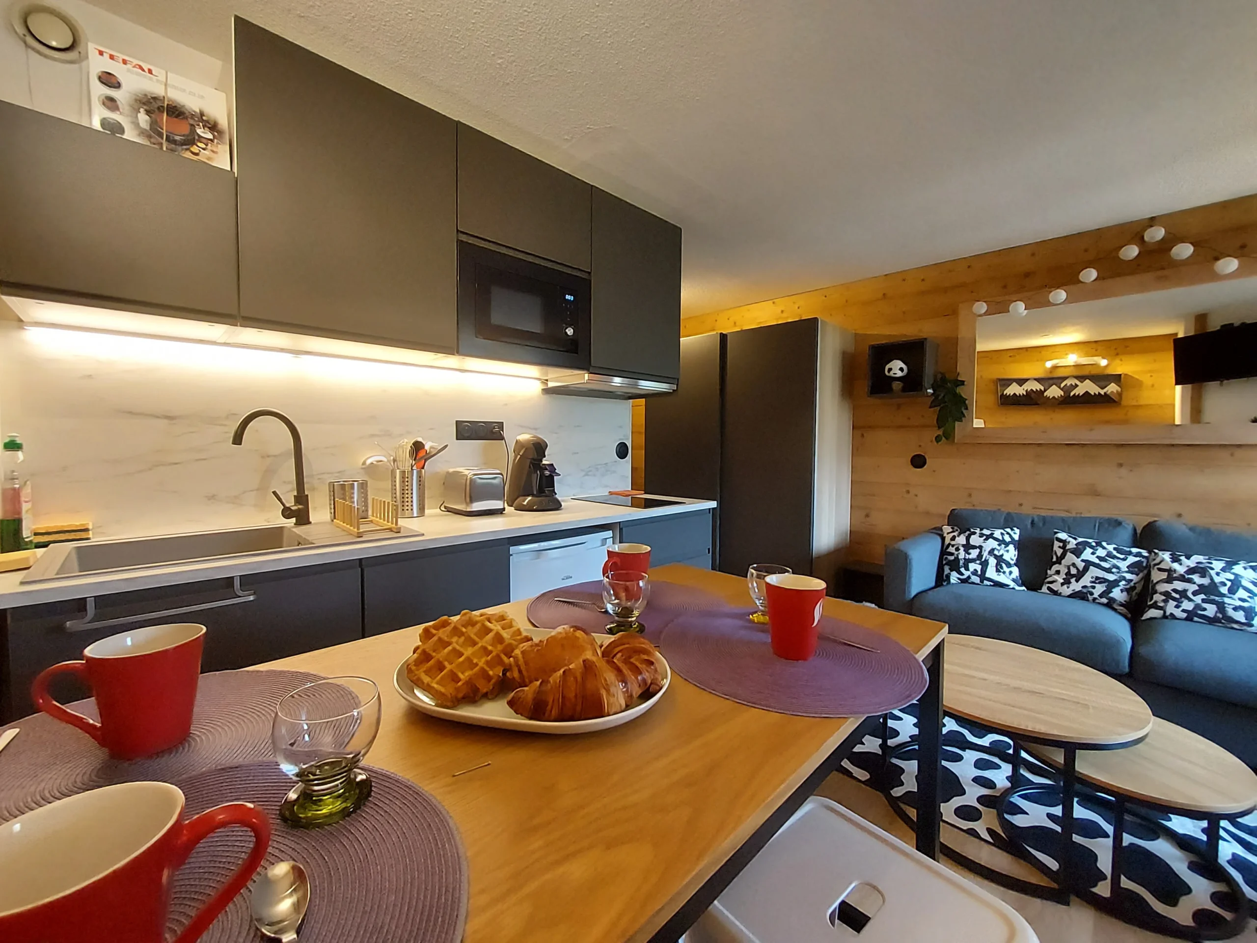 Salon moderne et cosy dans un logement de vacances au Col de Merdassier