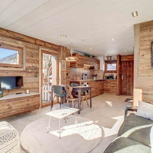 Cuisine moderne et équipée dans un appartement en location aux Confins, La Clusaz, géré par la conciergerie Les Clefs en Main