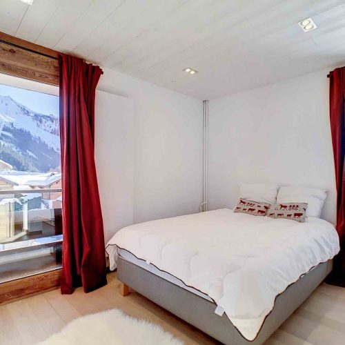 Chambre confortable dans un appartement en location aux Confins, La Clusaz, géré par la conciergerie Les Clefs en Main