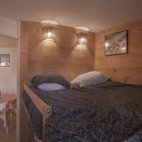 Chambre confortable dans le logement 007 au Col de Merdassier, géré par la conciergerie Les Clefs en Main