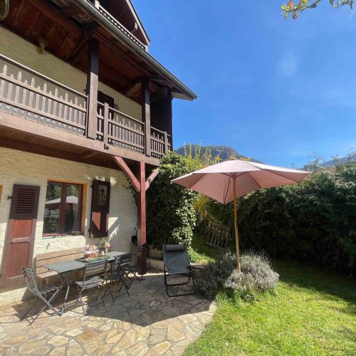 Façade extérieure d’une maison en location à La Balme-de-Thuy, gérée par la conciergerie Les Clefs en Main